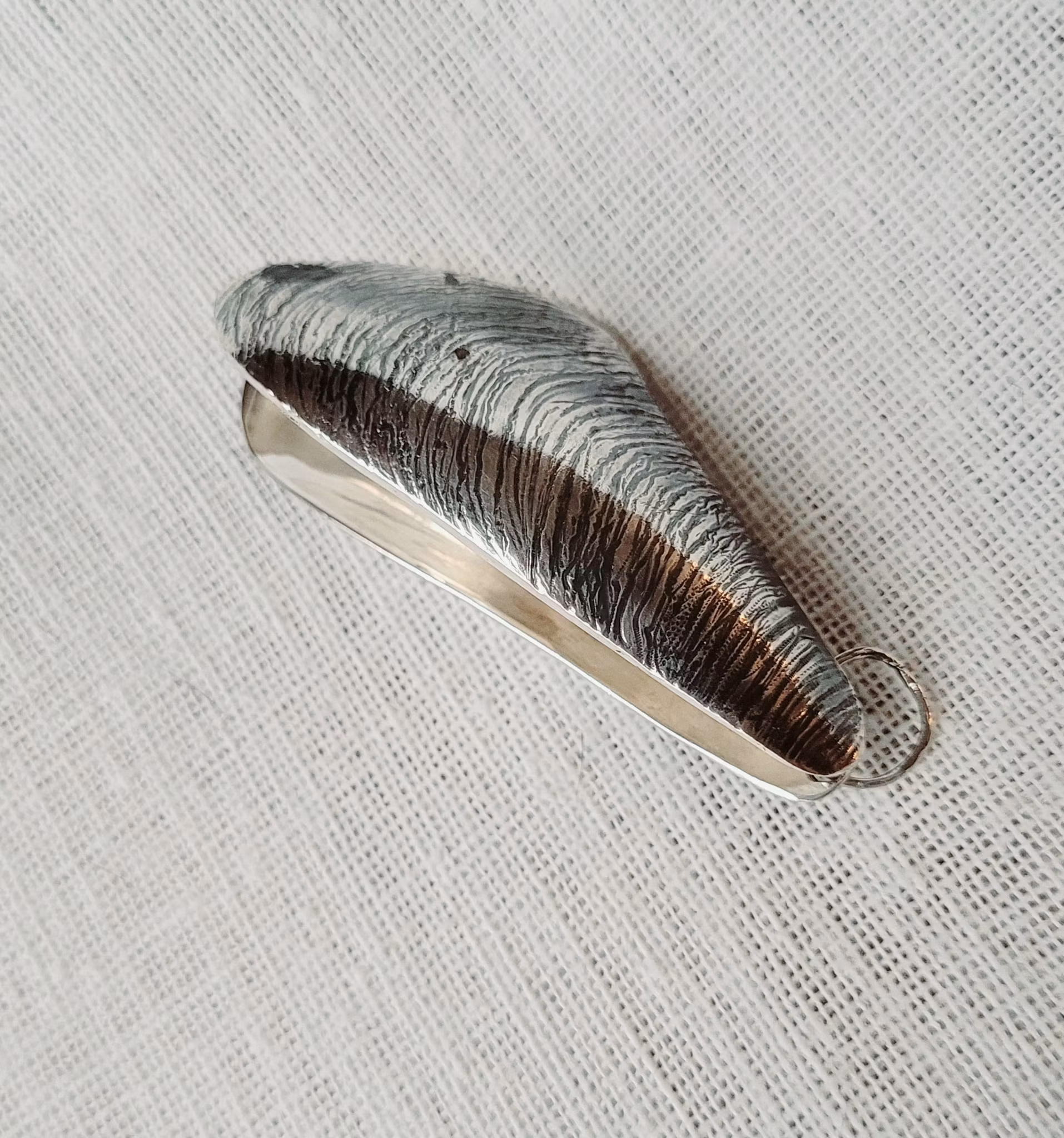 Silvermussla med pärla