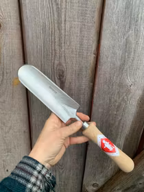 Handspade som håller, Sneeboer