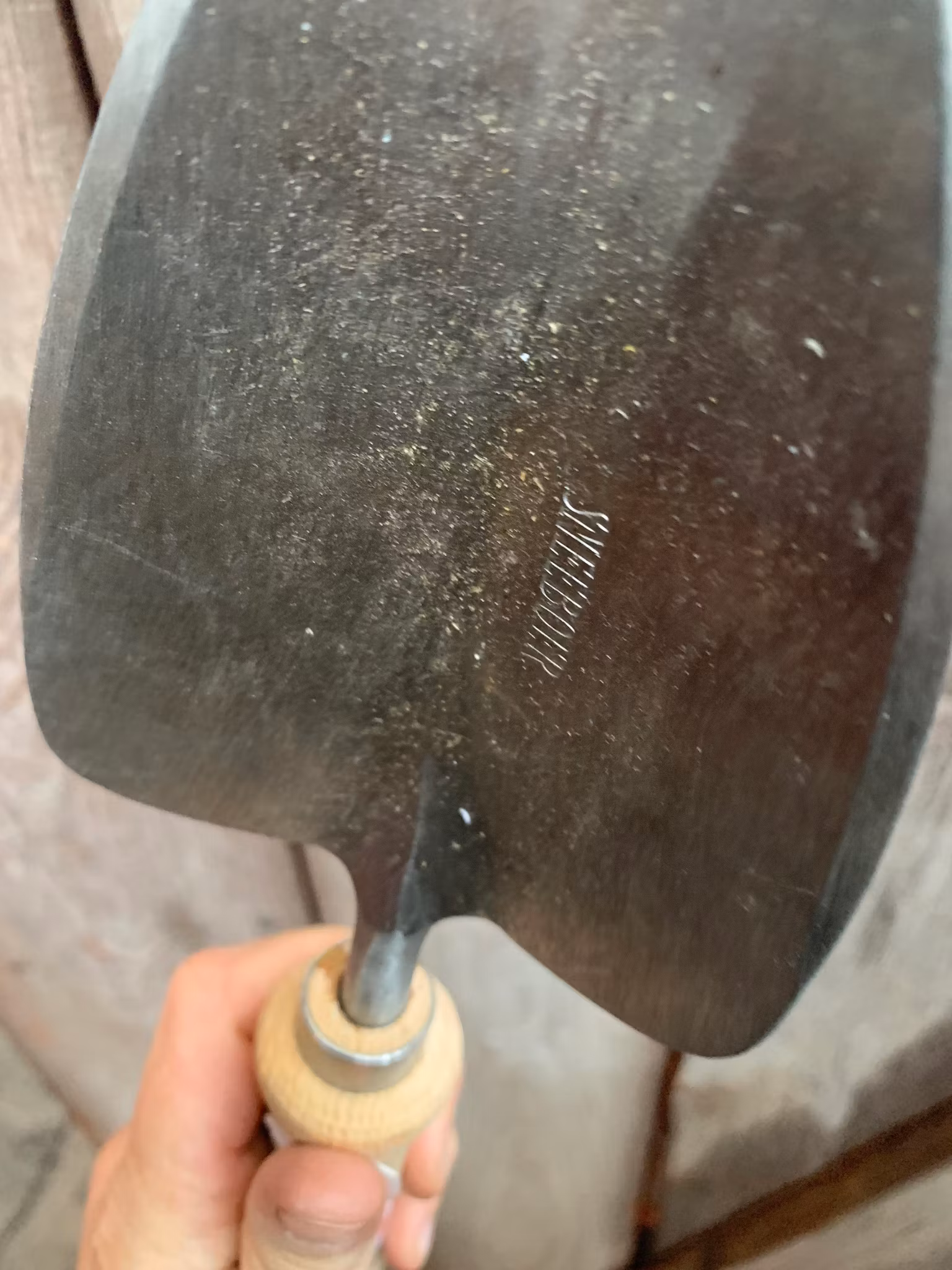 Planteringsspade som håller, Sneeboer