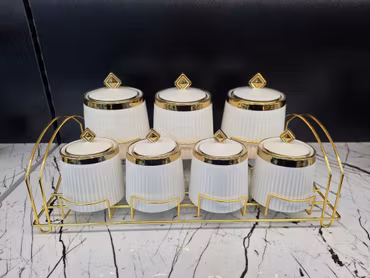 Sett med 7 porselen krukker - Gull