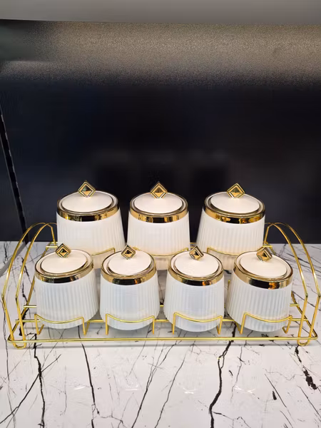 Sett med 7 porselen krukker - Gull