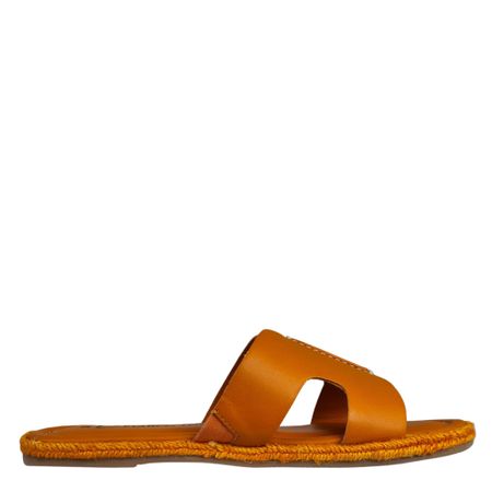 Ledig och stilren sandal i uppfriskande orange