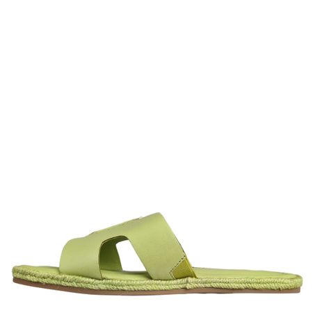 Ledig och stilren sandal i uppfriskande grön