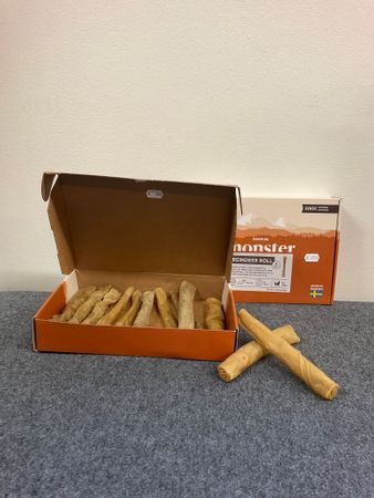 Monster Rawhide Reindeer Roll box (13 st)