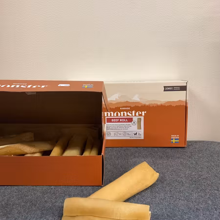 Monster Rawhide Beef Roll M 16 cm box (11 st)