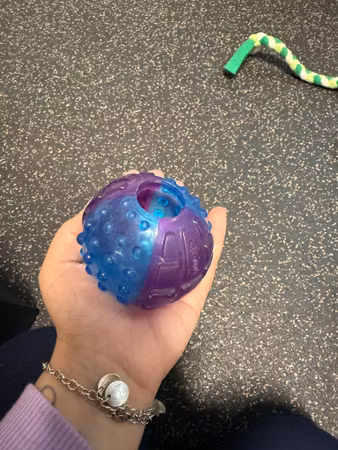 Second hand: gummiboll