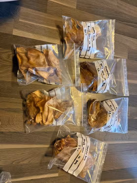 HappyDog Beef ears - ca 80g (mindre bitar)