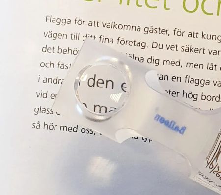 Läslinjal med förstoringsglas