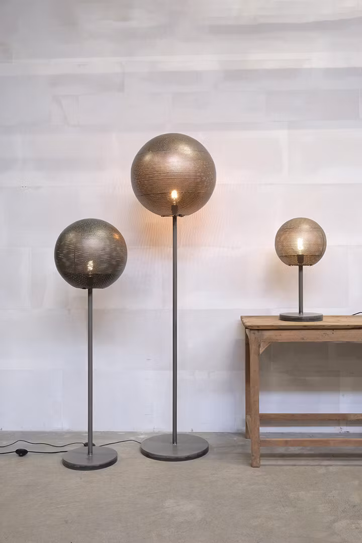 Bordslampa i perforerad järn, 60cm