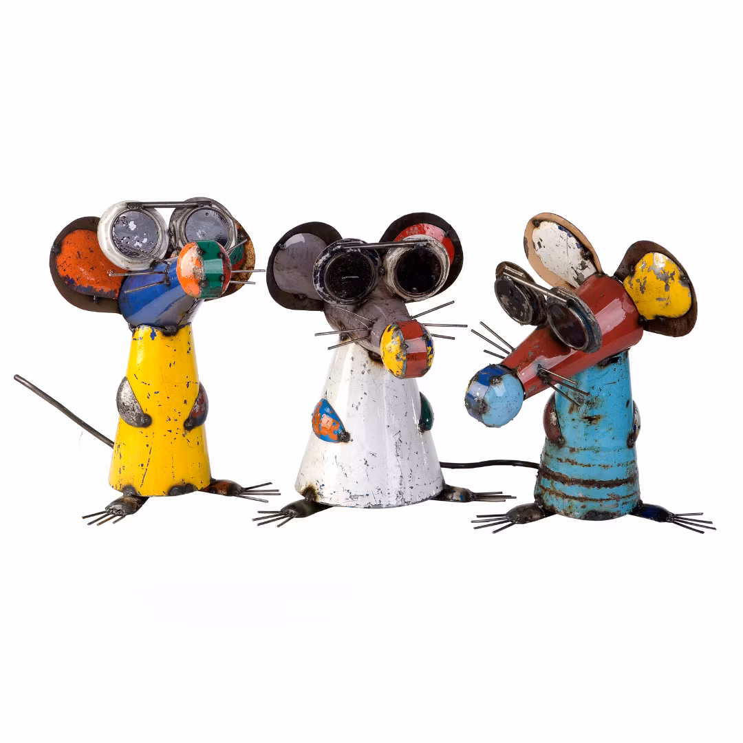 BLIND MOUSE, Tittar ner