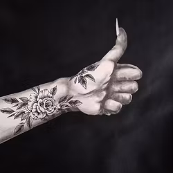 Stay Good - Svartvit tavla i Kol & Akryl med tatuerad hand