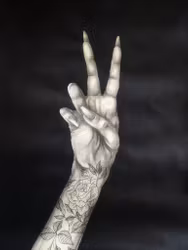 Stay Peaceful - Svartvit tavla i Kol & Akryl med tatuerad hand