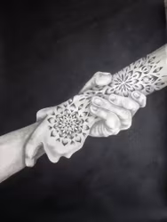 Stay Together - Svartvit tavla i Kol & Akryl med tatuerad hand