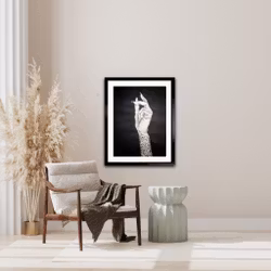 Stay Determined - Svartvit tavla i Kol & Akryl med tatuerad hand