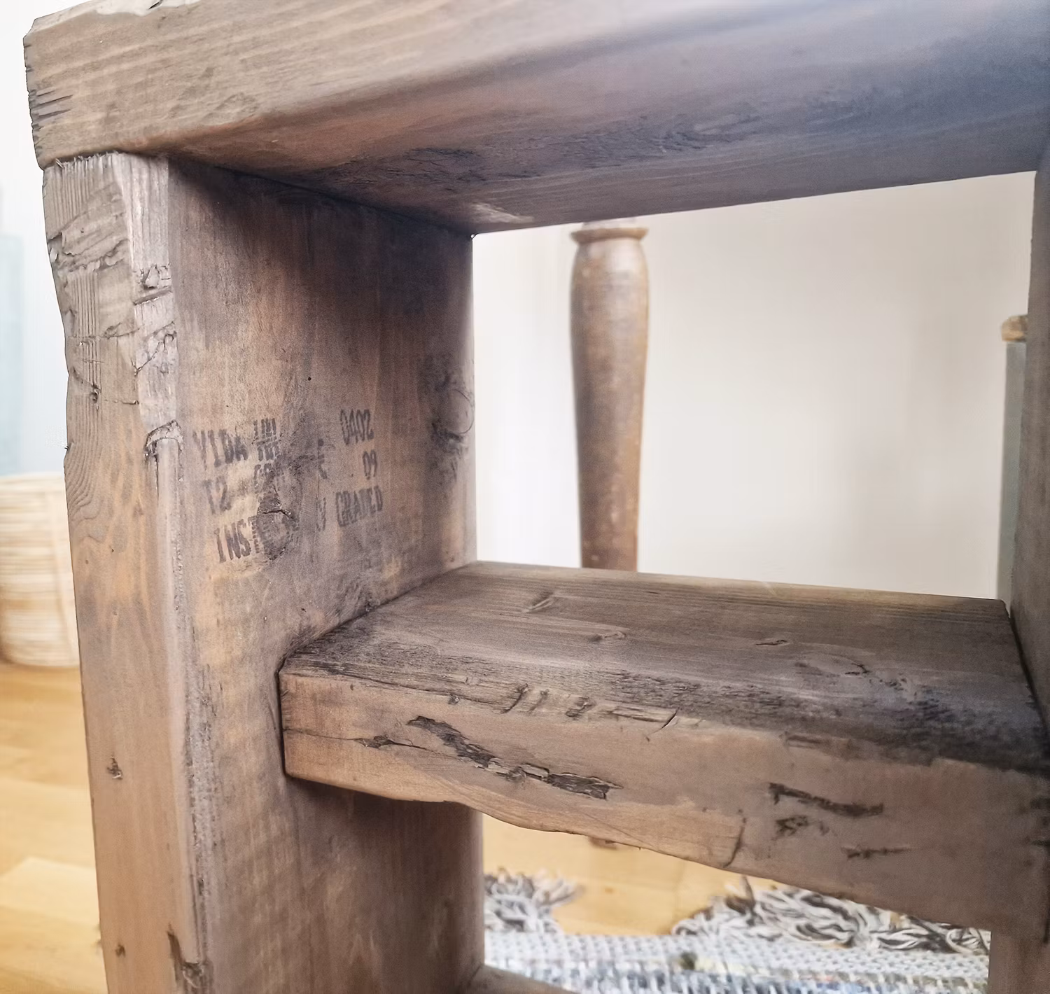 Sängbord/Sidobord i rustik stil