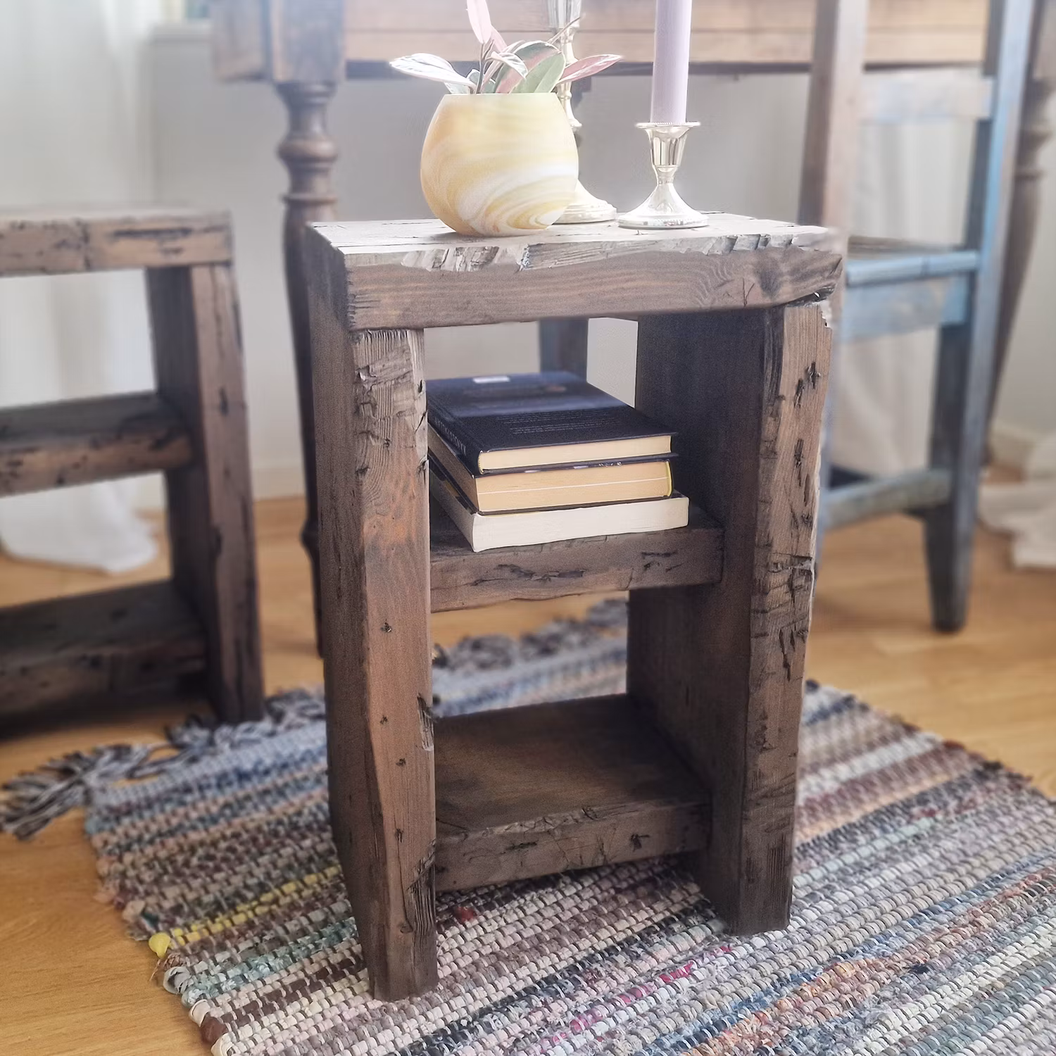 Sängbord/Sidobord i rustik stil