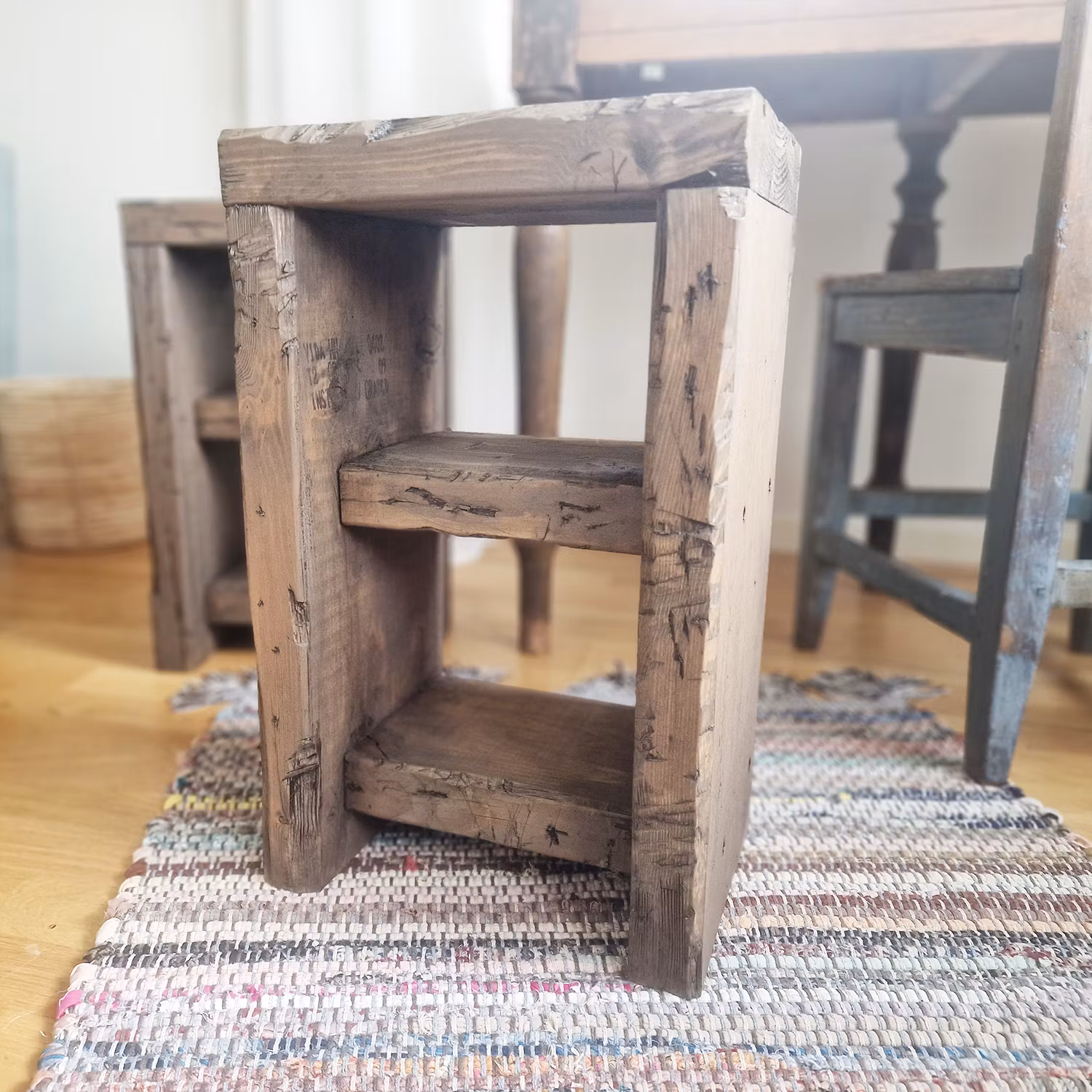 Sängbord/Sidobord i rustik stil