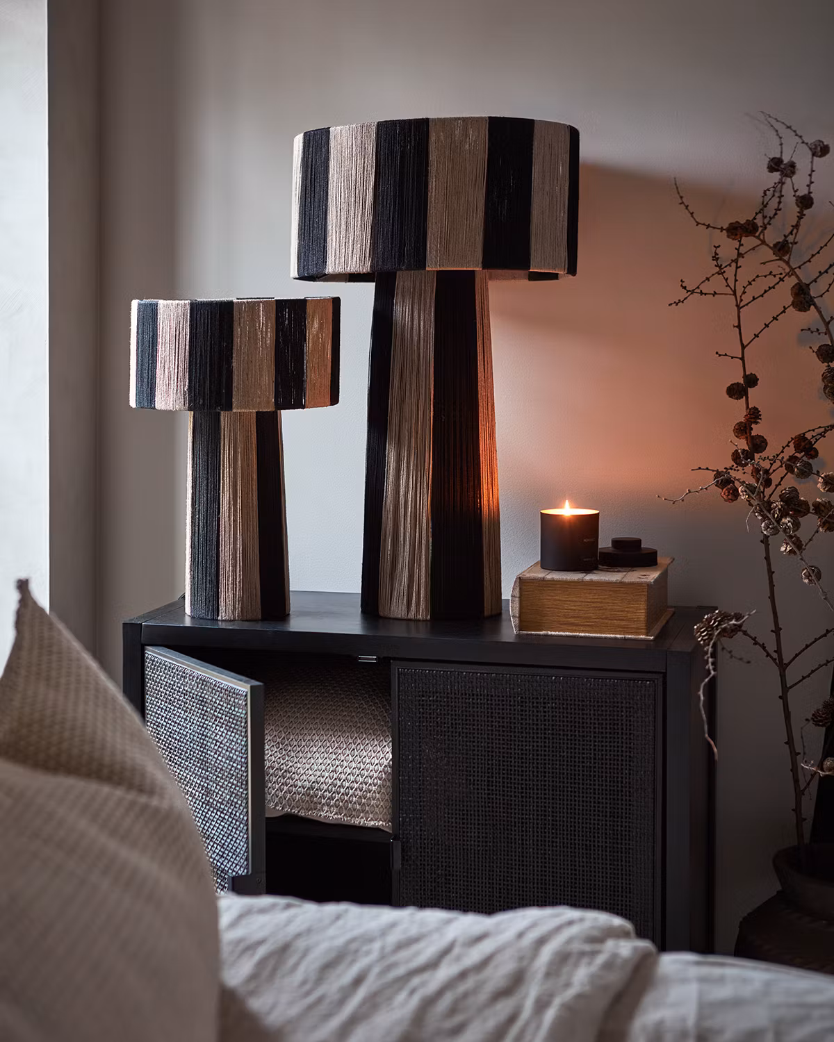 JULLAN Bordslampa L, Svart/natur