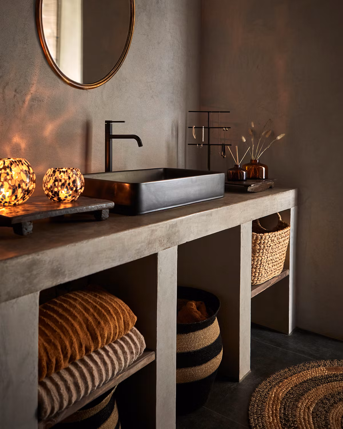 Smyckesställ, Svart