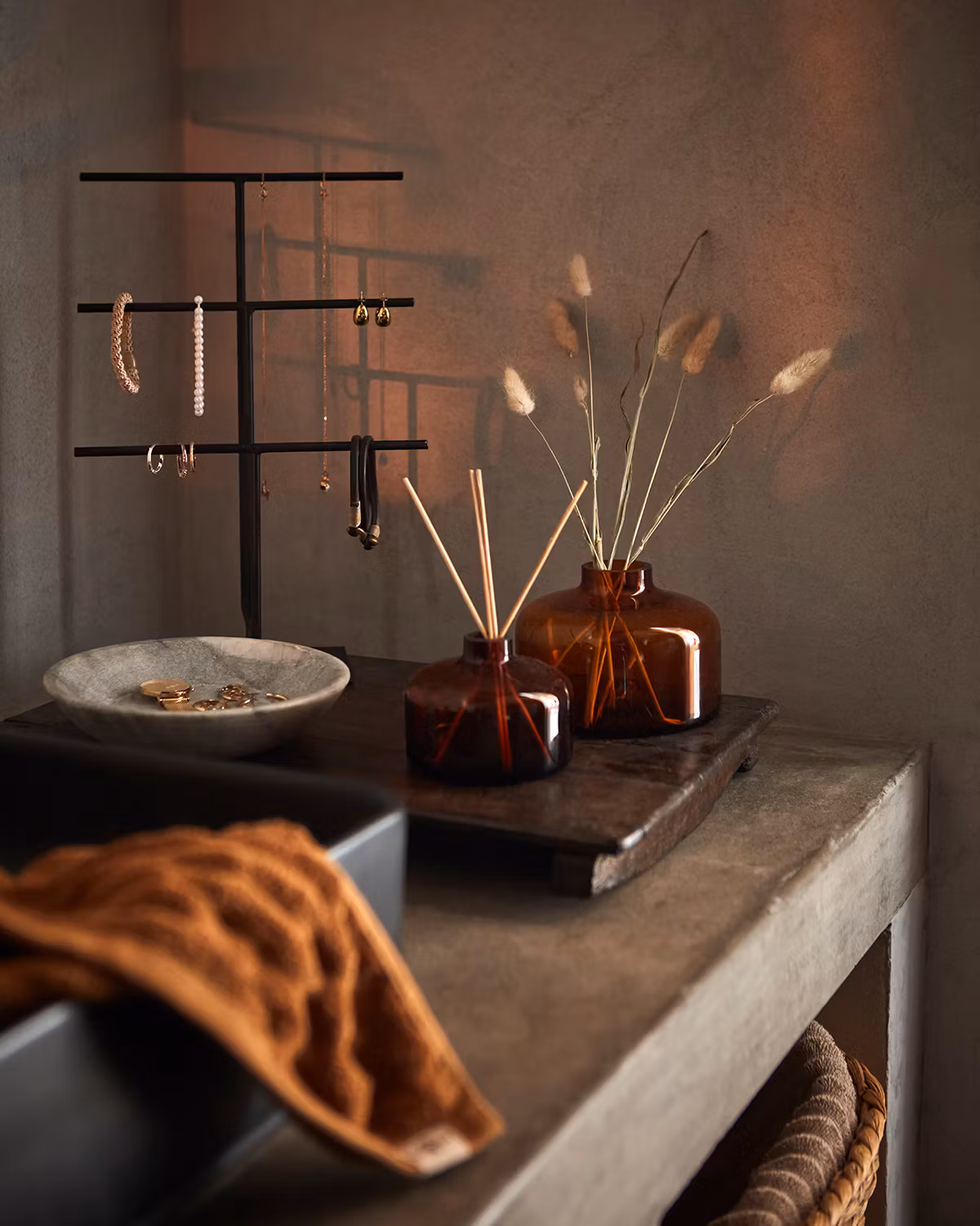 Smyckesställ, Svart