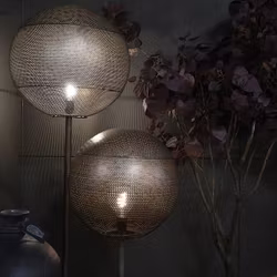 Golvlampa i perforerad järn, 185cm