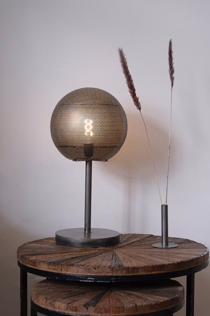 Bordslampa i perforerad järn, 60cm