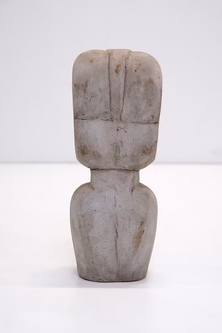 Skulptur av cement och lera, 40cm