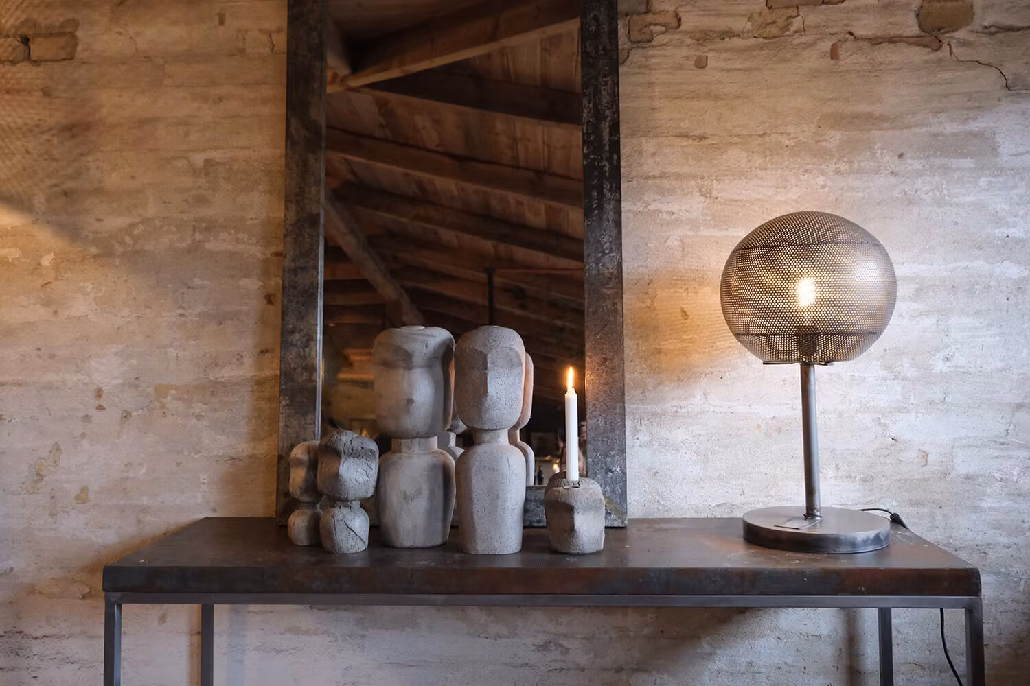 Skulptur av cement och lera, 40cm