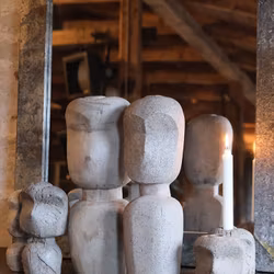 Skulptur av cement och lera, 21cm