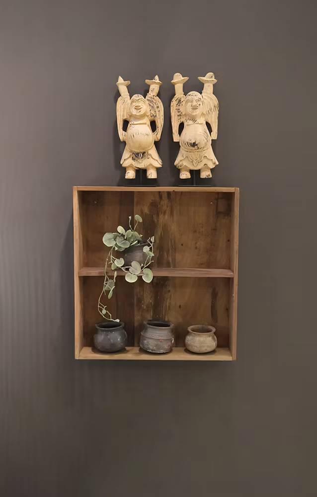 Happy Buddha, Handgjord i trä