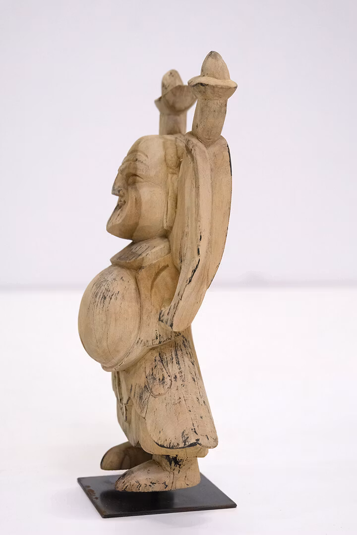 Happy Buddha, Handgjord i trä