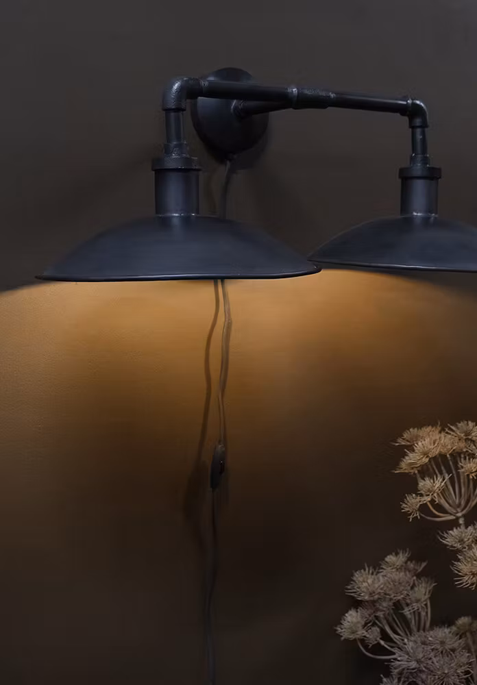 Dubbel Vägglampa i järn