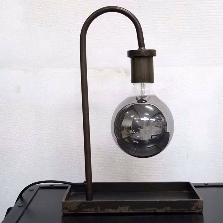 Bordslampa i järn, 35cm
