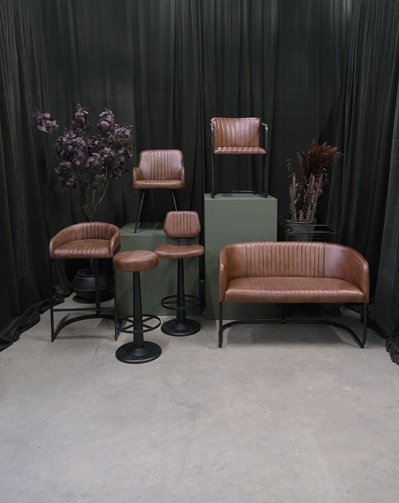 Loungesoffa i läder och metall, Brun