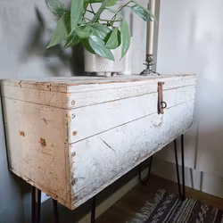 Sidobord med förvaring