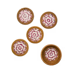 Glasunderlägg i rotting och odlade snäckor, Rosa/natur