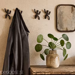 Klädhängare i gjutjärn, Klättrande rustik gubbe