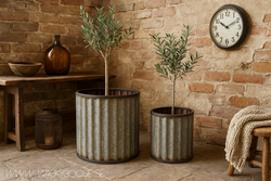 Soffbord/Sidobor/XL Krukor i set om 2 av metall med rustik patina