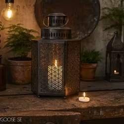 Ljuslykta i järn med perforerat mönster, Ø25cm H40cm