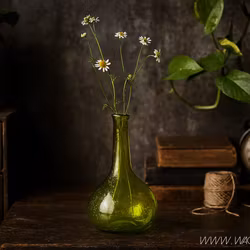 Munblåst vas av återbrukat glas, Grön