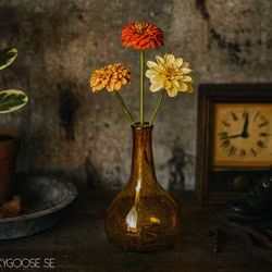 Munblåst vas av återbrukat glas, Bärnsten