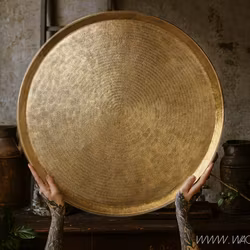 Vackert dekorationsfat, Ø90cm, Mässing