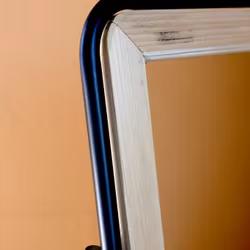 Helkroppsspegel i järn och trä - Förvaring på baksidan