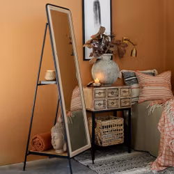 Helkroppsspegel i järn och trä - Förvaring på baksidan