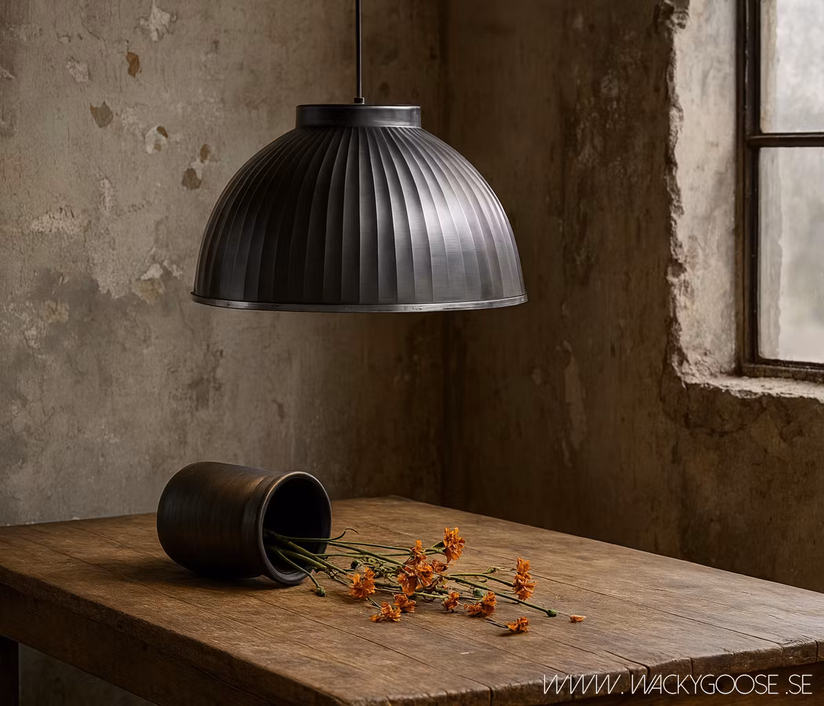 Taklampa i gråmålad zink, 46cm diameter