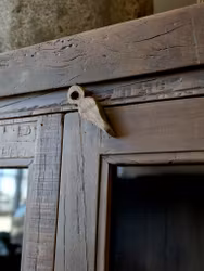 Unikt vitrinskåp av återvunnet material, 185cm