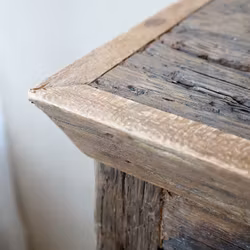 Unikt vitrinskåp av återvunnet material, 140cm