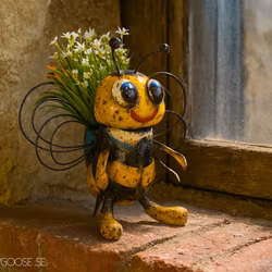 BUZZY BEE Planter