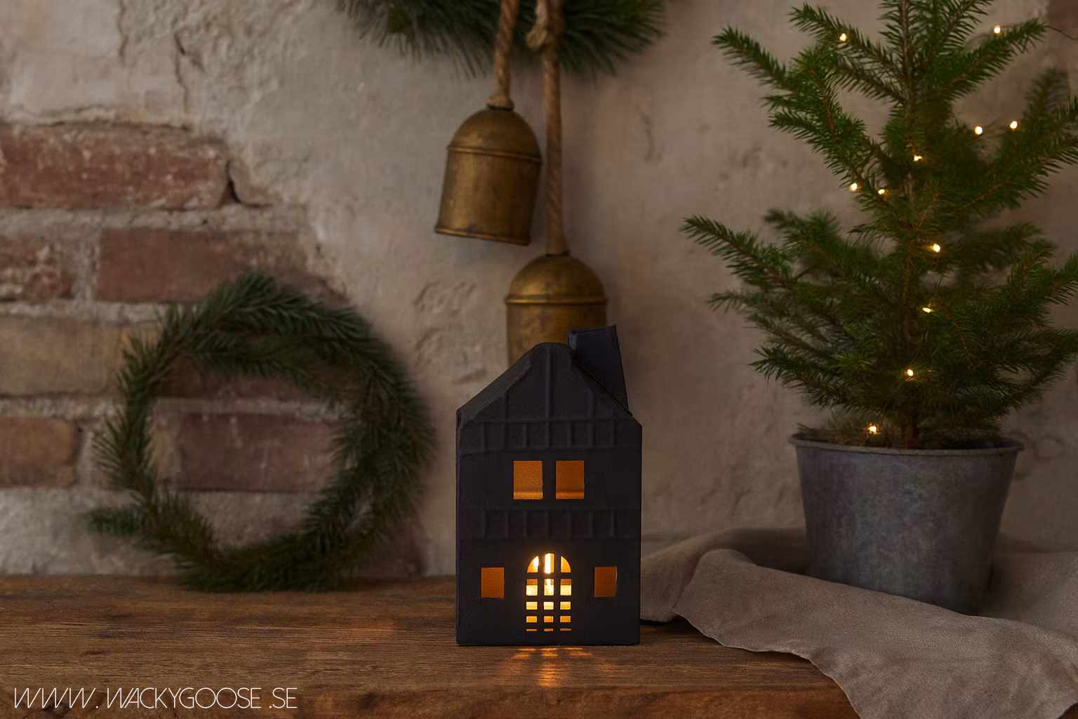 Ljuslykta hus i järn, 12,5cm, Svart