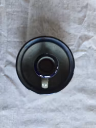 Gammal ljusstake i keramik med handtag